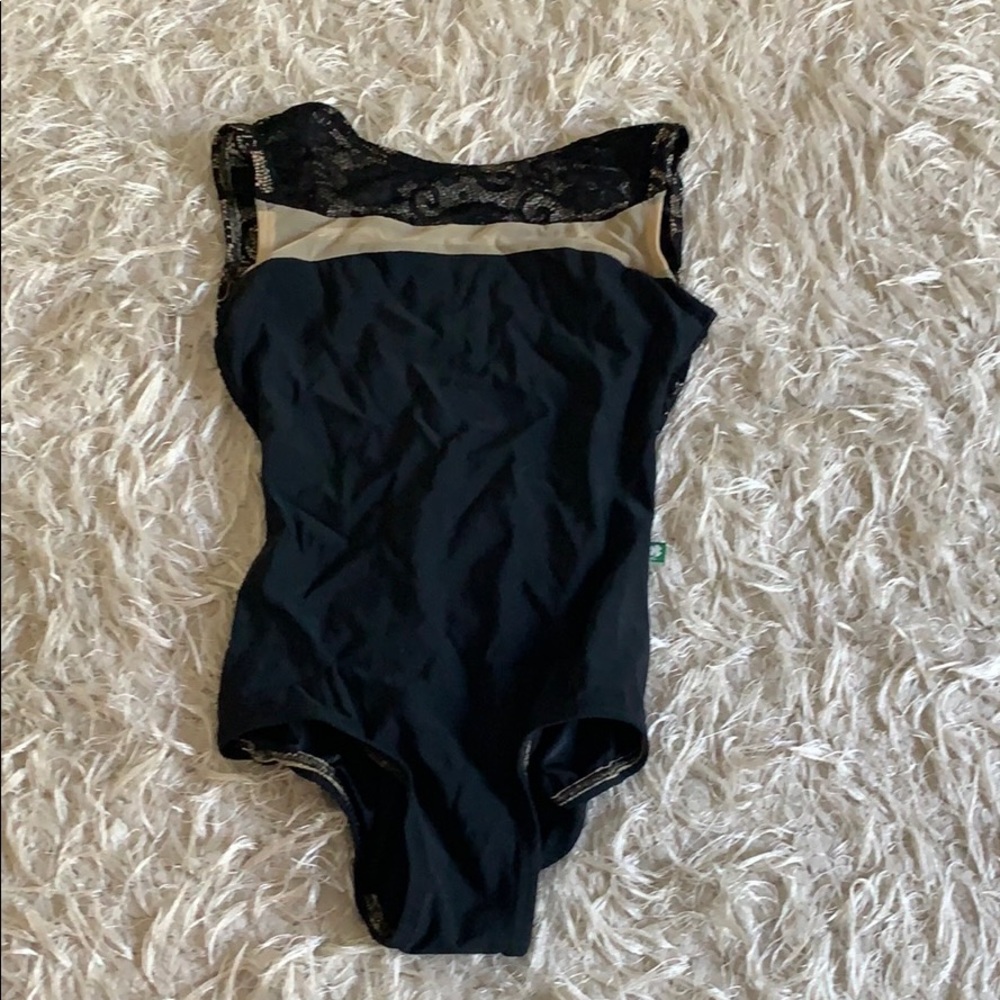 Size small black lucky leo